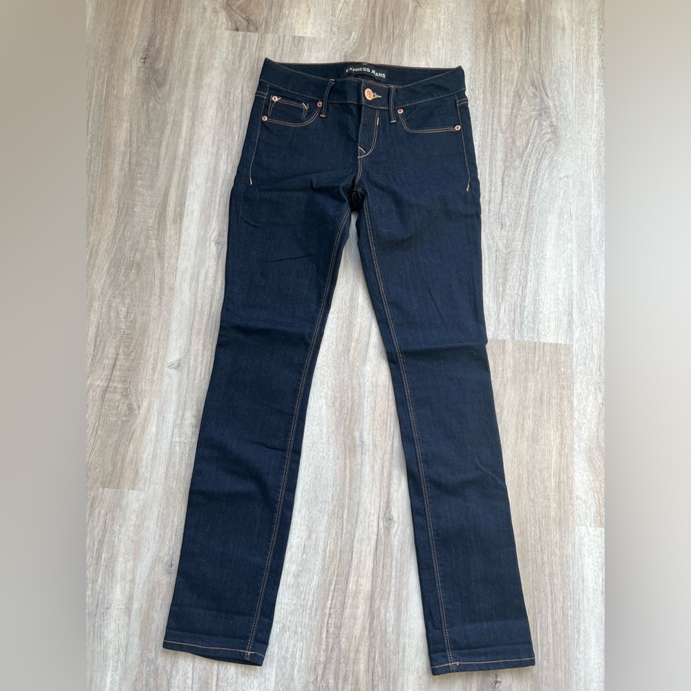 NWOT EXPRESS DARK WASH SKINNY JEANS